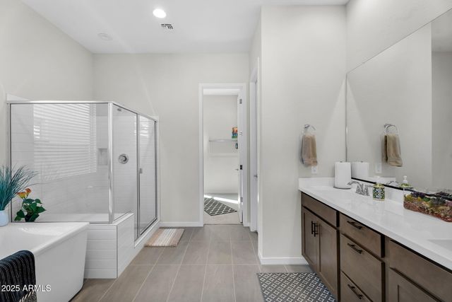 866 W FLATIRON Trail W, Apache Junction, AZ 85120