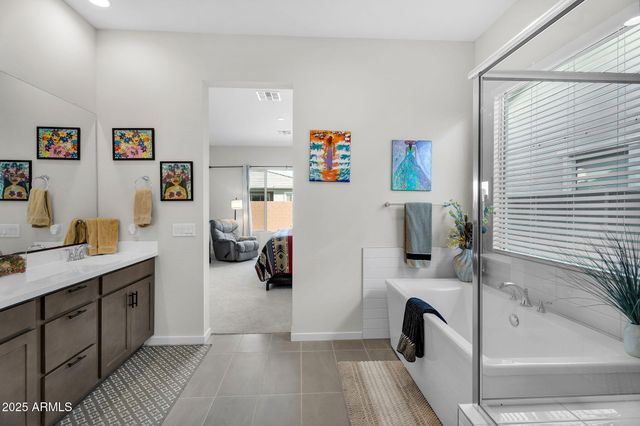 866 W FLATIRON Trail W, Apache Junction, AZ 85120