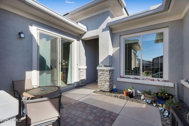 866 W FLATIRON Trail W, Apache Junction, AZ 85120