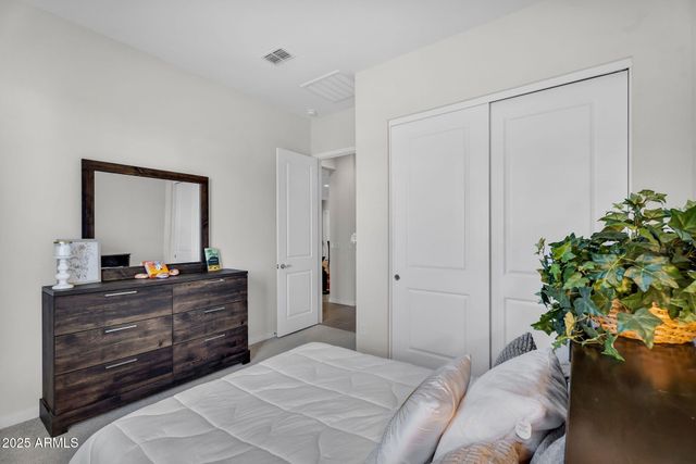 866 W FLATIRON Trail W, Apache Junction, AZ 85120