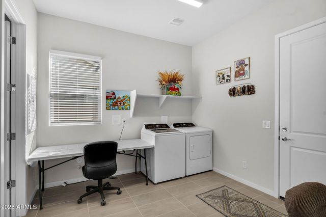 866 W FLATIRON Trail W, Apache Junction, AZ 85120