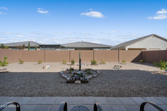 866 W FLATIRON Trail W, Apache Junction, AZ 85120
