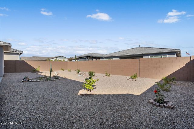 866 W FLATIRON Trail W, Apache Junction, AZ 85120
