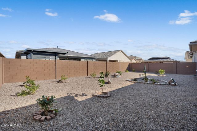866 W FLATIRON Trail W, Apache Junction, AZ 85120