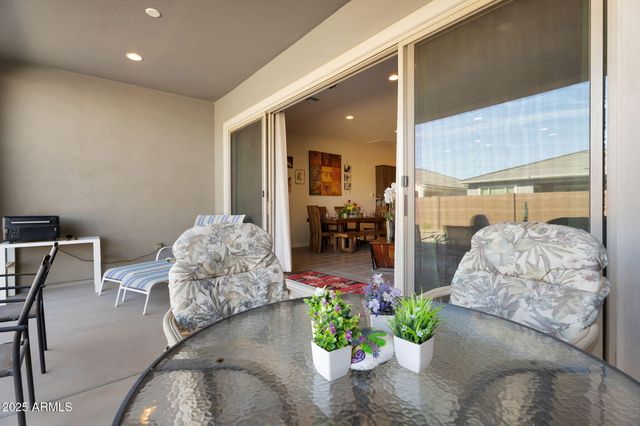 866 W FLATIRON Trail W, Apache Junction, AZ 85120