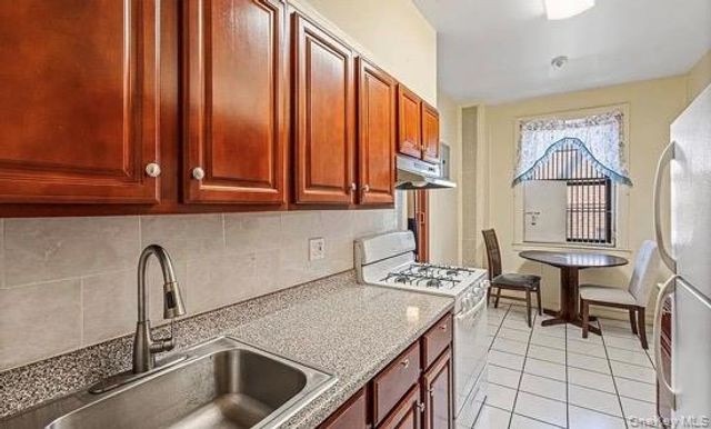 15517 Sanford Avenue 2E, Flushing, NY 11355