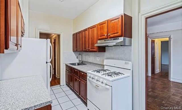 15517 Sanford Avenue 2E, Flushing, NY 11355