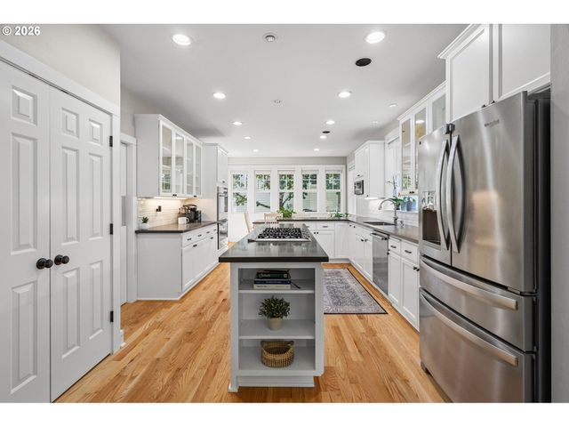 9223 Nw FINZER Ct, Portland, OR 97229