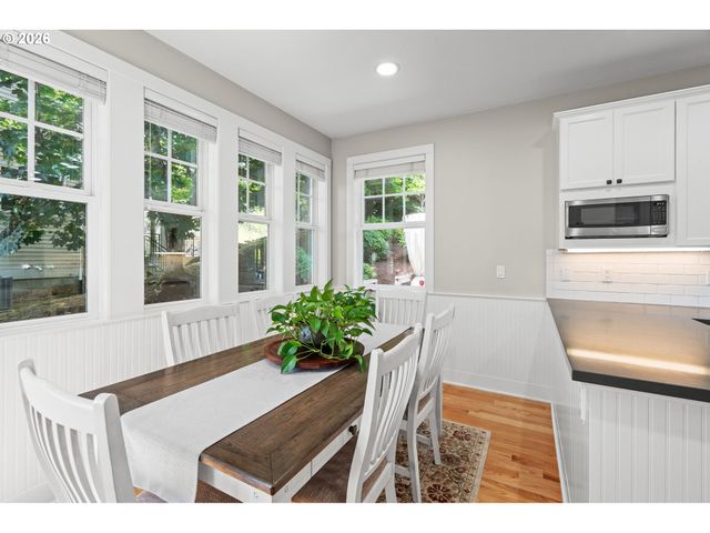 9223 Nw FINZER Ct, Portland, OR 97229
