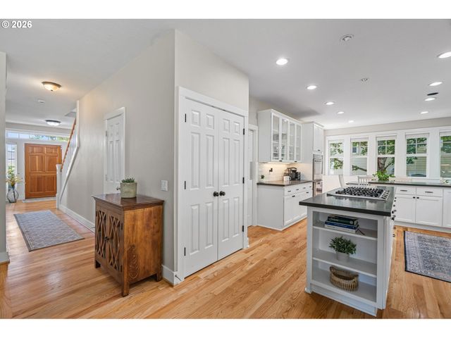 9223 Nw FINZER Ct, Portland, OR 97229