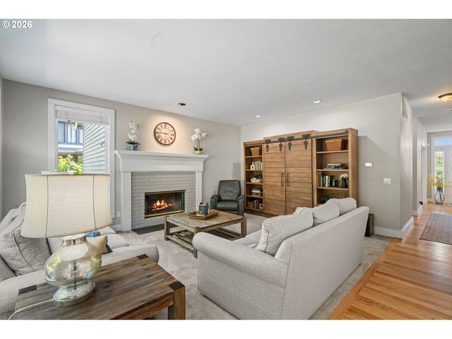 9223 Nw FINZER Ct, Portland, OR 97229