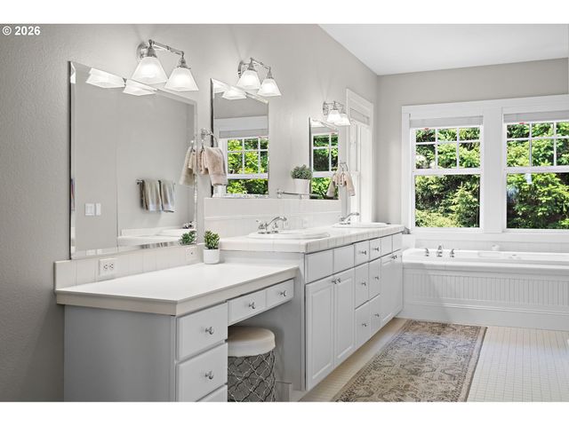 9223 Nw FINZER Ct, Portland, OR 97229