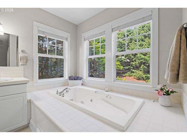 9223 Nw FINZER Ct, Portland, OR 97229