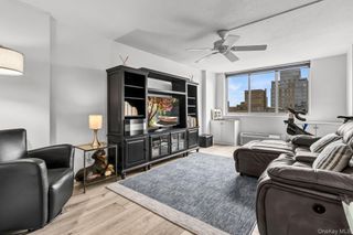 345 E 93rd Street 32G, New York (manhattan), NY 10128