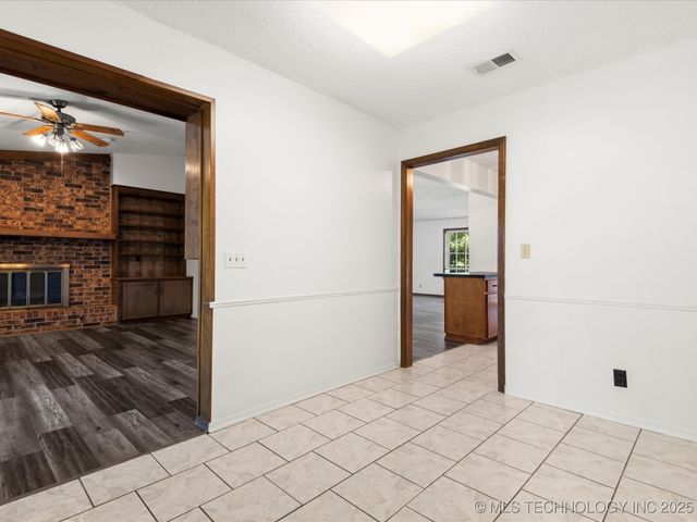 317 NE Autumn Court, Bartlesville, OK 74006