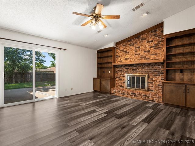 317 NE Autumn Court, Bartlesville, OK 74006