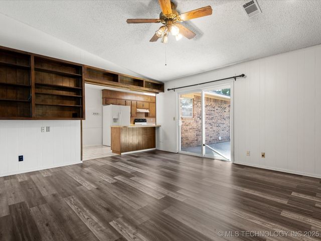 317 NE Autumn Court, Bartlesville, OK 74006