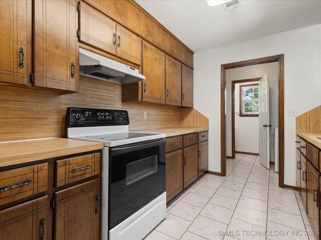 317 NE Autumn Court, Bartlesville, OK 74006