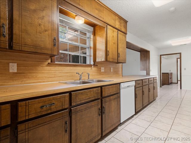 317 NE Autumn Court, Bartlesville, OK 74006