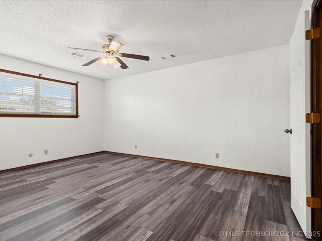 317 NE Autumn Court, Bartlesville, OK 74006