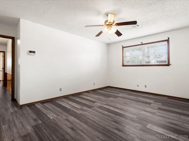 317 NE Autumn Court, Bartlesville, OK 74006