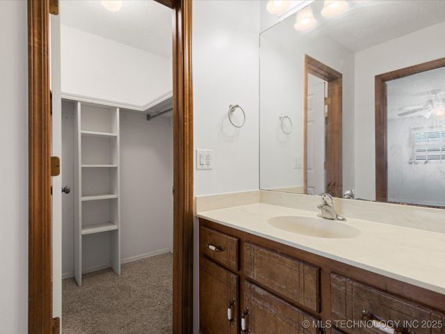 317 NE Autumn Court, Bartlesville, OK 74006