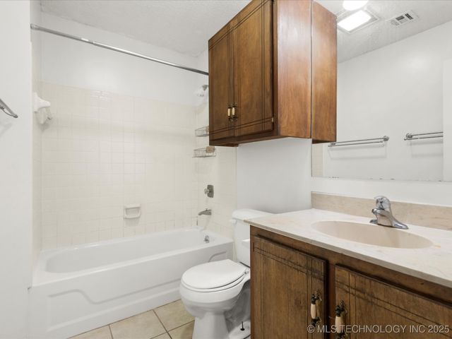 317 NE Autumn Court, Bartlesville, OK 74006