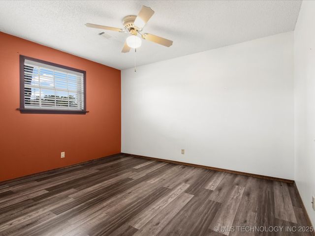 317 NE Autumn Court, Bartlesville, OK 74006