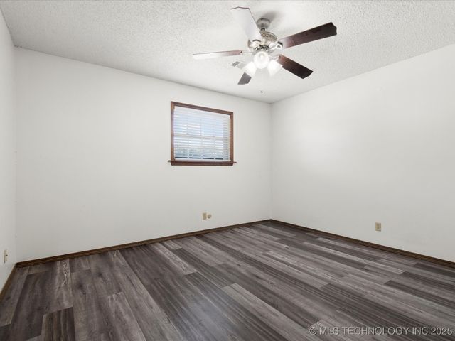 317 NE Autumn Court, Bartlesville, OK 74006