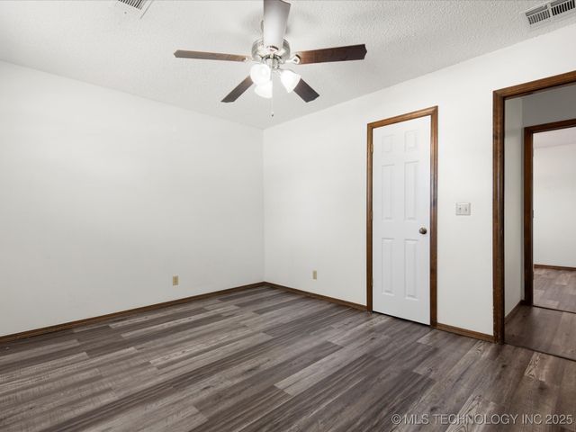 317 NE Autumn Court, Bartlesville, OK 74006