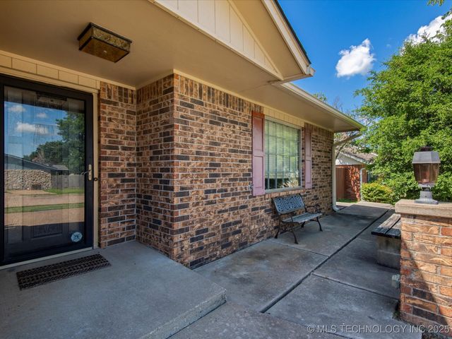 317 NE Autumn Court, Bartlesville, OK 74006