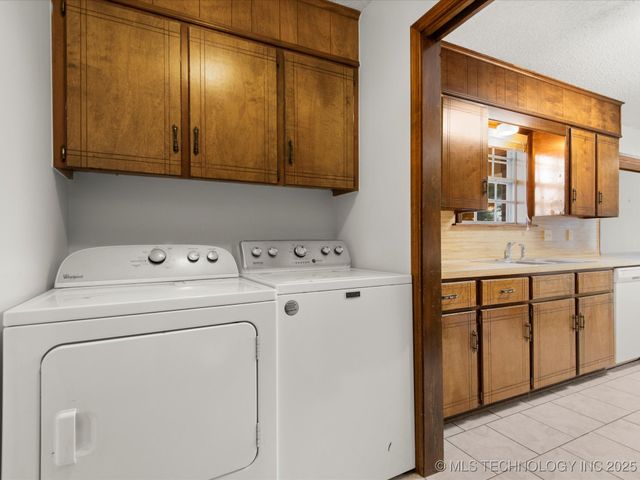 317 NE Autumn Court, Bartlesville, OK 74006