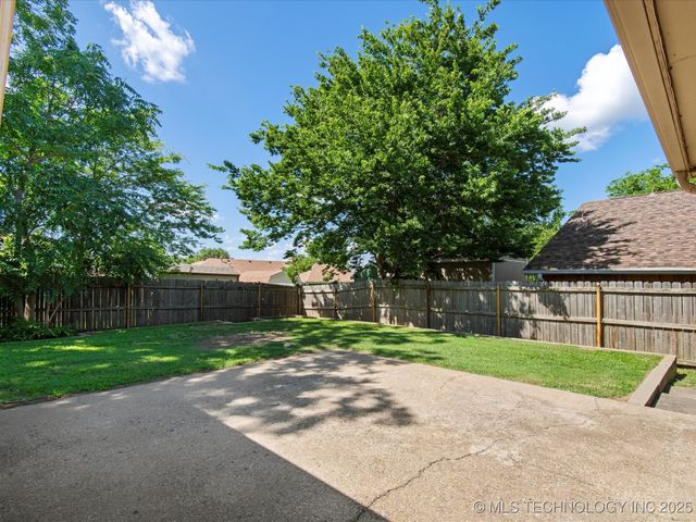 317 NE Autumn Court, Bartlesville, OK 74006