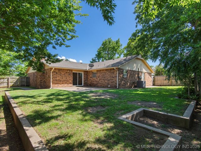 317 NE Autumn Court, Bartlesville, OK 74006