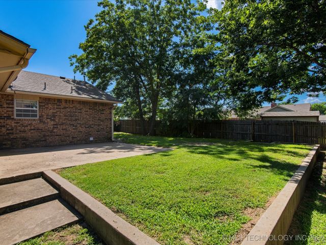 317 NE Autumn Court, Bartlesville, OK 74006