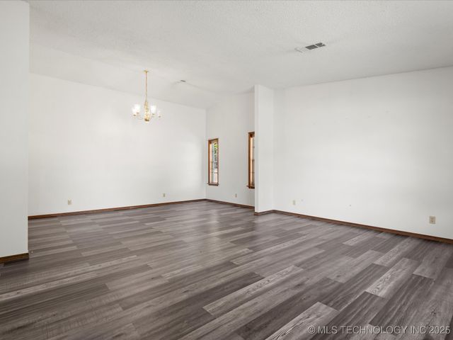 317 NE Autumn Court, Bartlesville, OK 74006