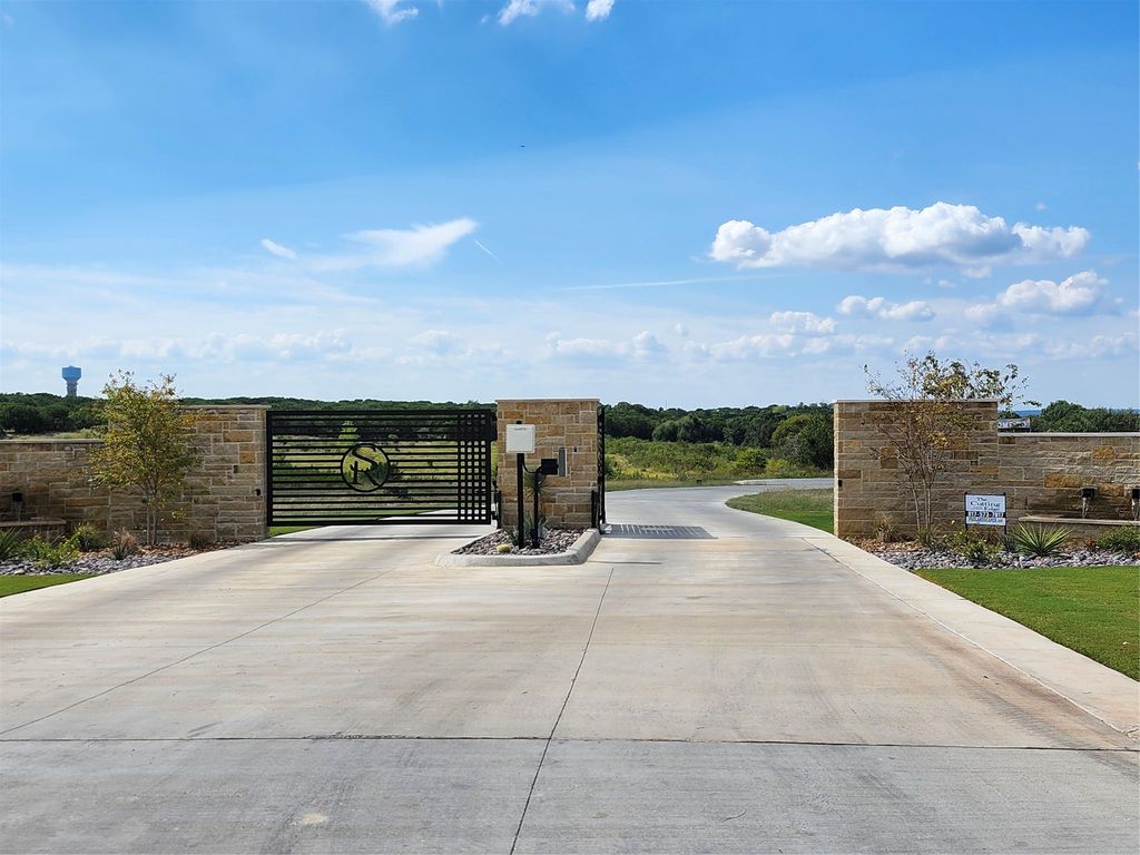 1055 Ranch Vista Road, Granbury, TX 76049