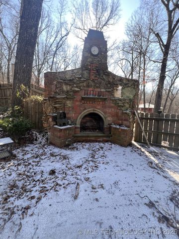 150 Oaks Road, Eucha, OK 74342