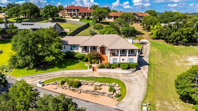 305 Lakewood Dr, Kerrville, TX 78028