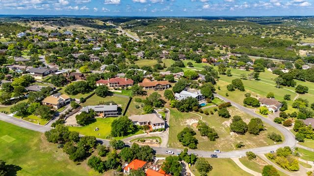 305 Lakewood Dr, Kerrville, TX 78028