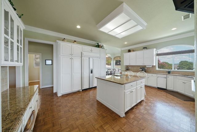 305 Lakewood Dr, Kerrville, TX 78028