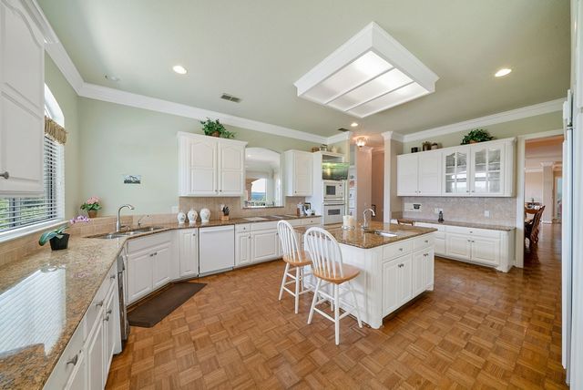 305 Lakewood Dr, Kerrville, TX 78028