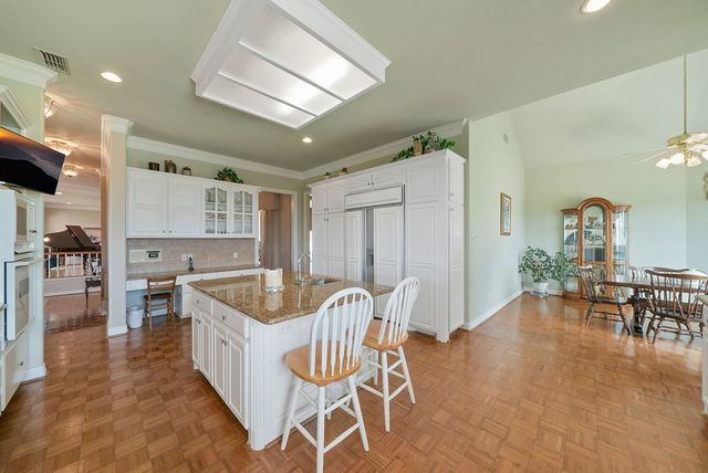 305 Lakewood Dr, Kerrville, TX 78028