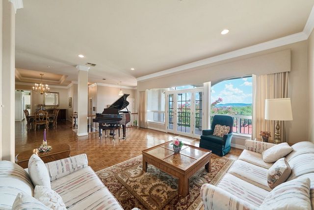 305 Lakewood Dr, Kerrville, TX 78028