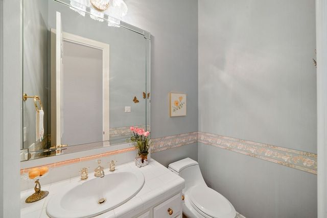 305 Lakewood Dr, Kerrville, TX 78028