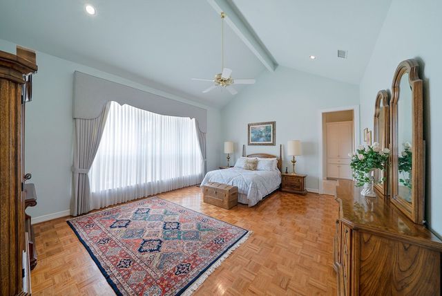 305 Lakewood Dr, Kerrville, TX 78028