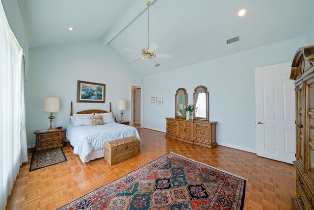 305 Lakewood Dr, Kerrville, TX 78028
