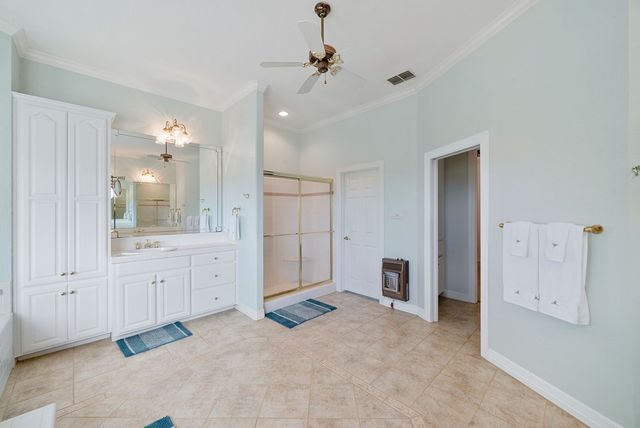 305 Lakewood Dr, Kerrville, TX 78028