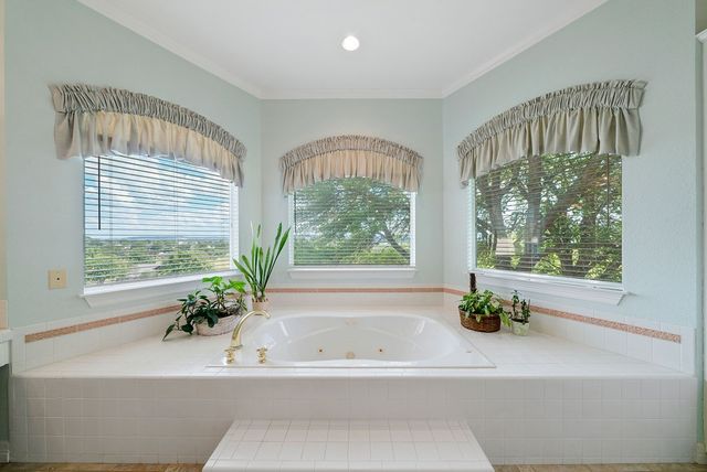 305 Lakewood Dr, Kerrville, TX 78028