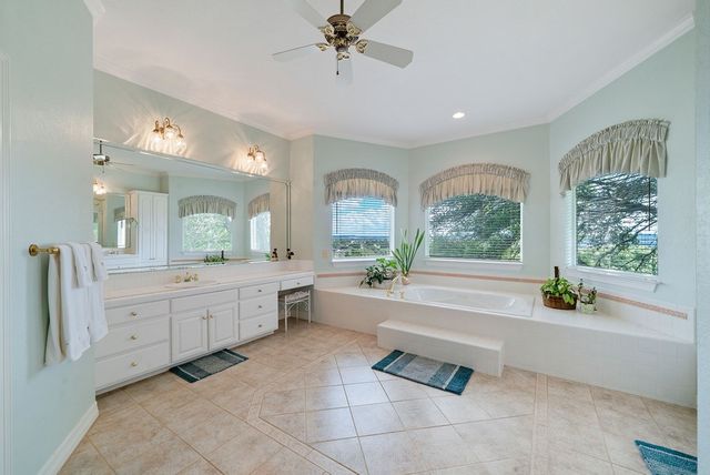 305 Lakewood Dr, Kerrville, TX 78028